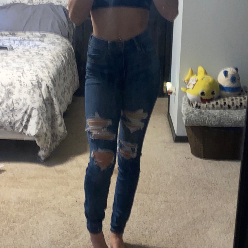 Woman’s American eagle jeans
